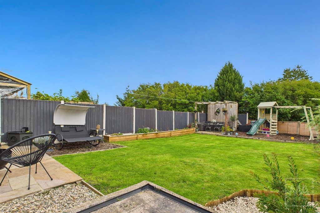 Property photo 3 of 14 Garden