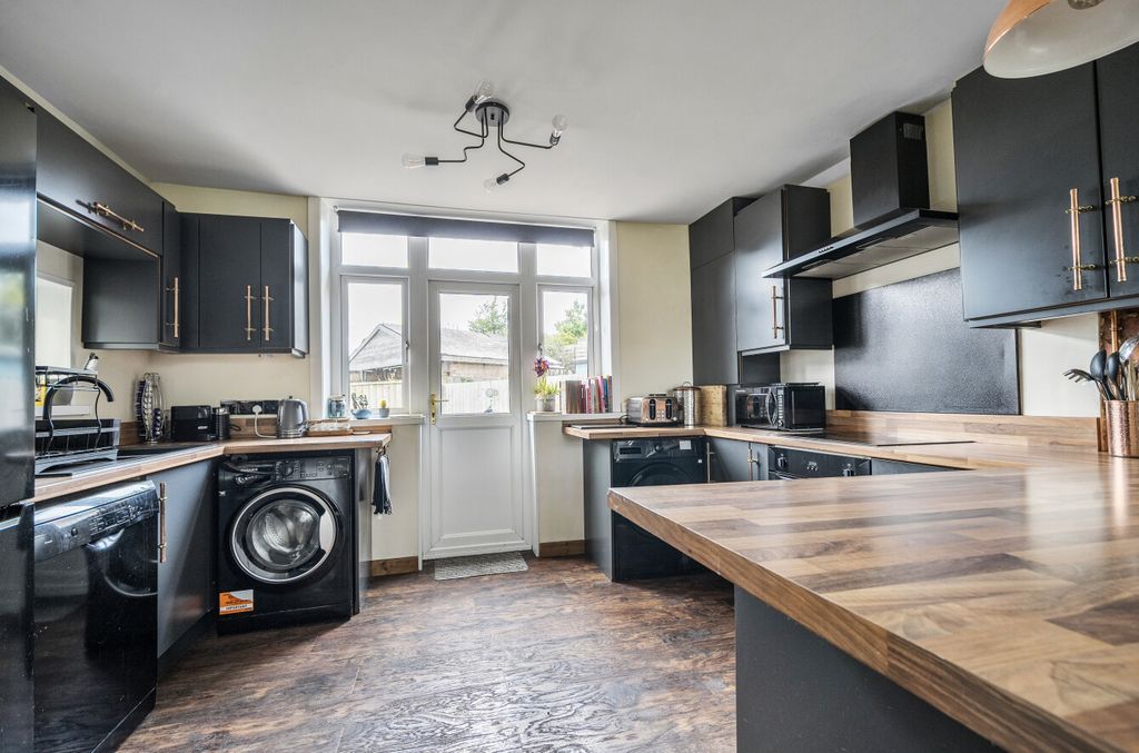 Property photo 3 of 18 3 - 1303913-15-6841A3...