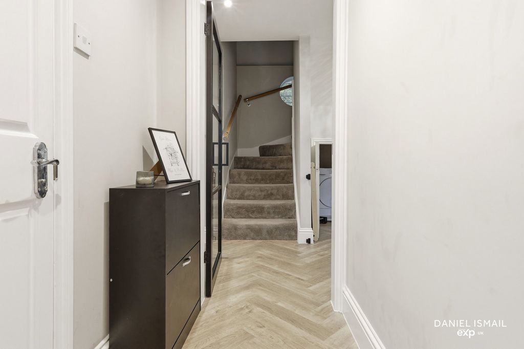 Property photo 3 of 37