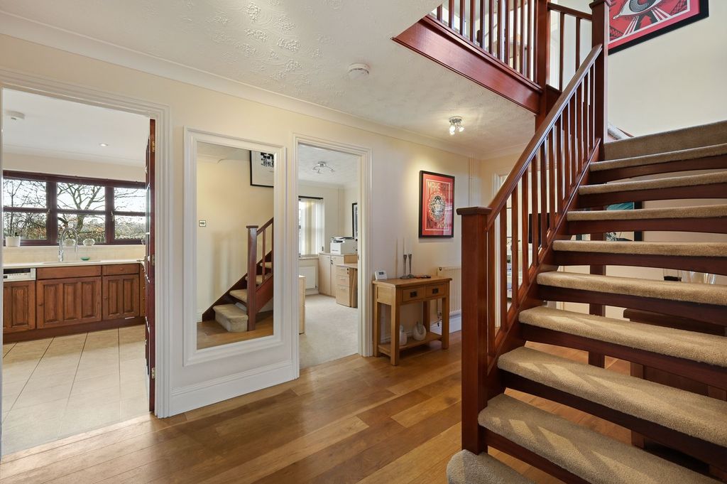 Property photo 2 of 25