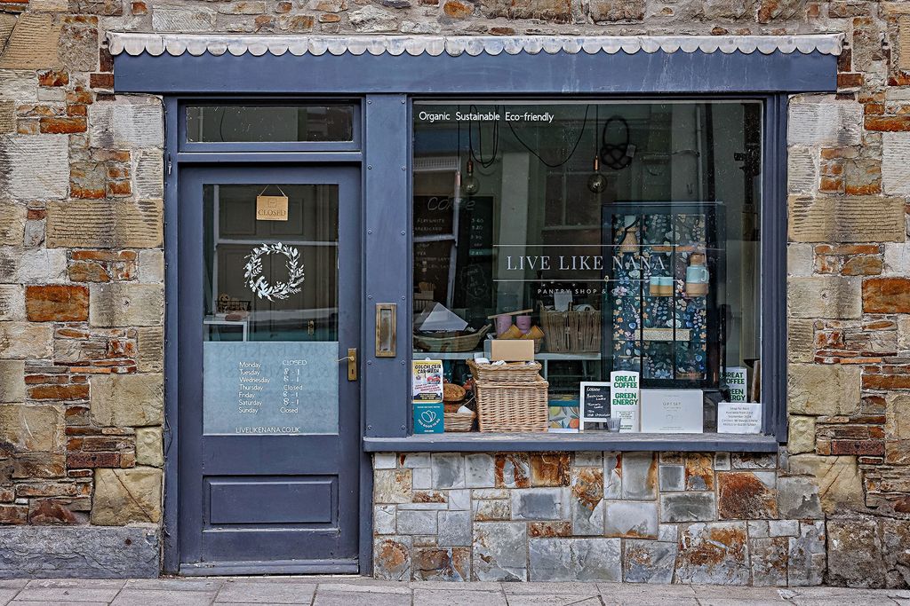 Property photo 1 of 4 Shop Front