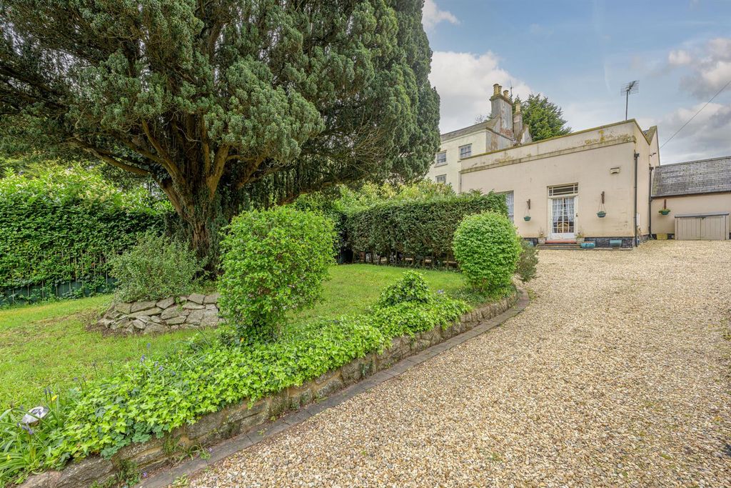 Property photo 1 of 32