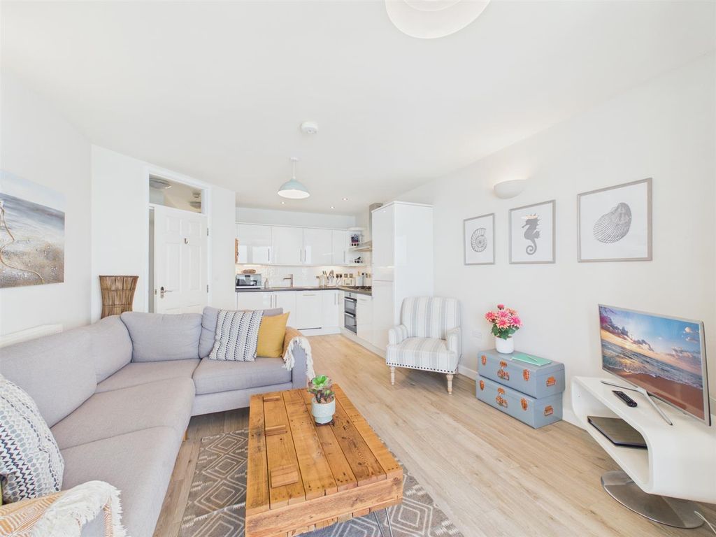 2 bed flat for saleCapstone Crescent, Ilfracombe EX34 photo 5