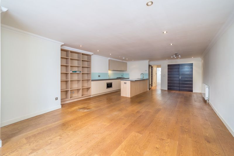 Property photo 1 of 11 Photo 8