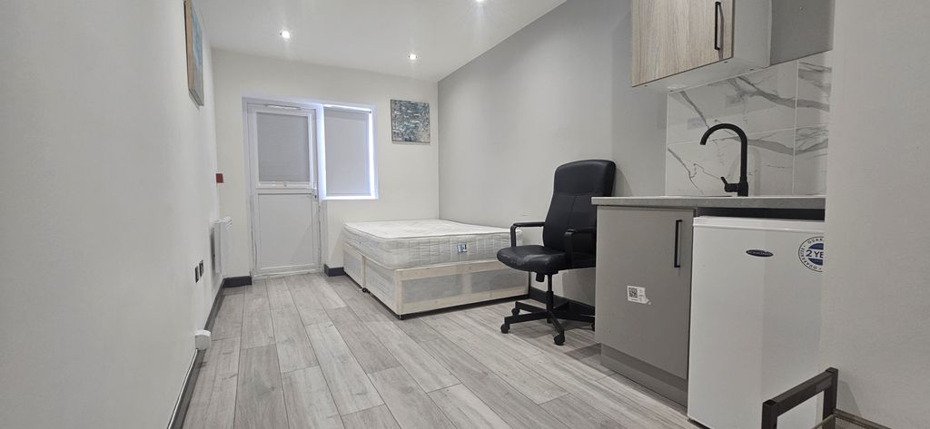 Property photo 1 of 2