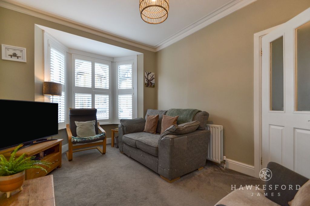 Property photo 3 of 17 Park Road, Sittingbourne - Lounge
