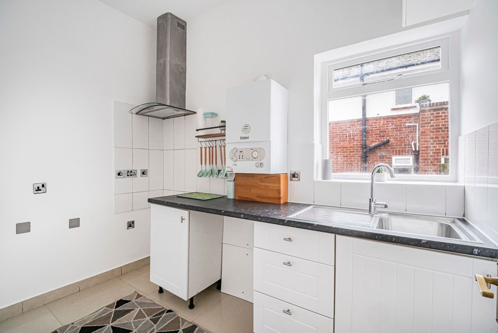 Property photo 3 of 14 Kitchen