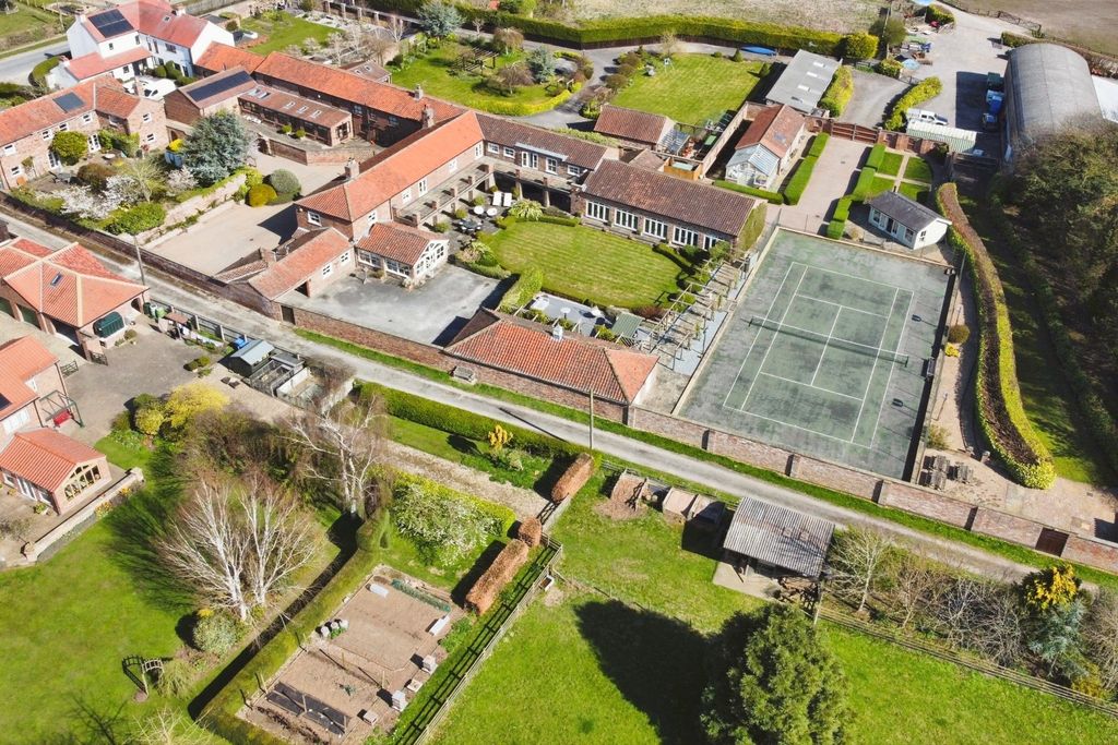 Property photo 1 of 41 4106824