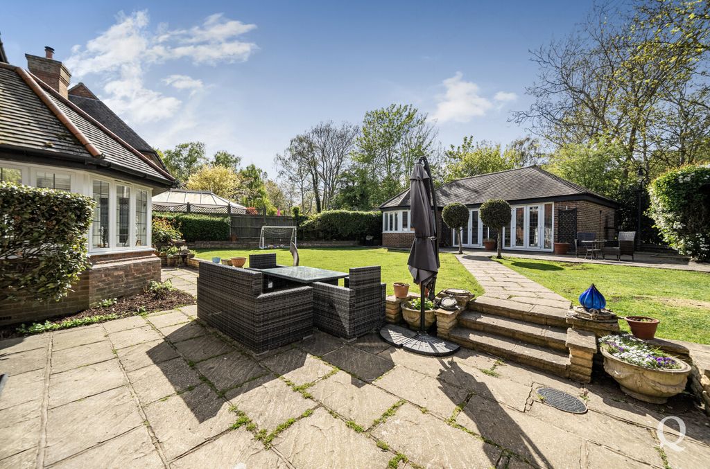 Property photo 3 of 28 Ad9802Ac-82Ed-476...
