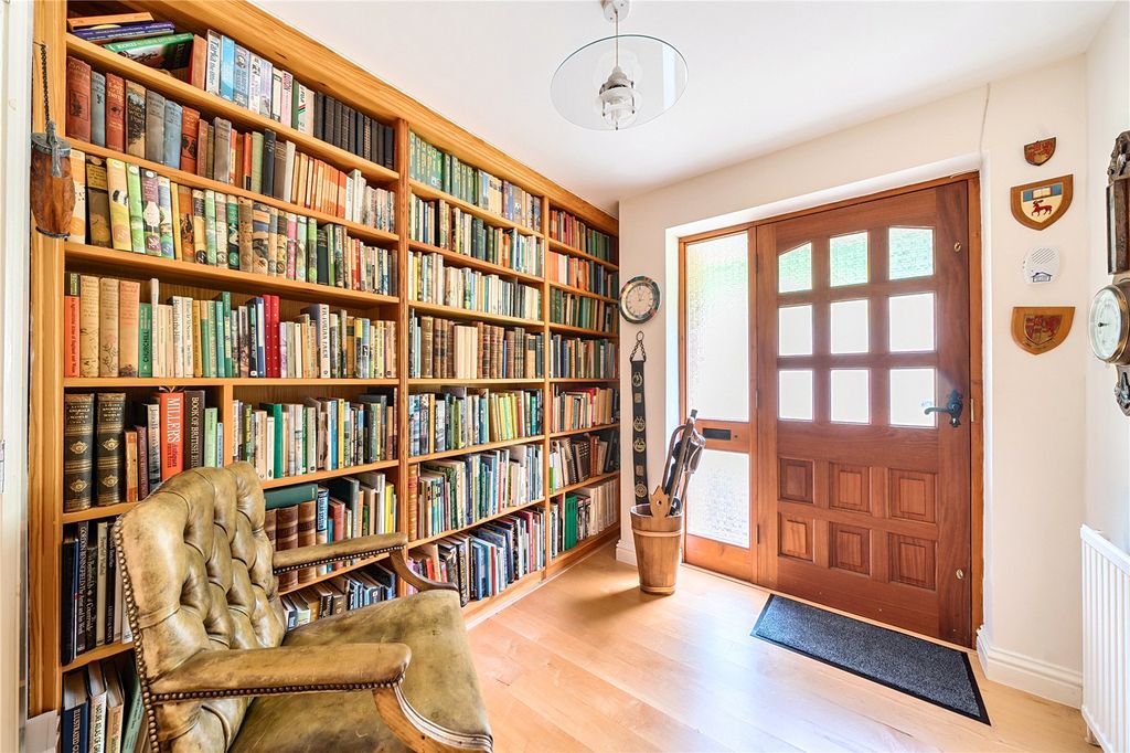 Property photo 2 of 28 Picture No. 19