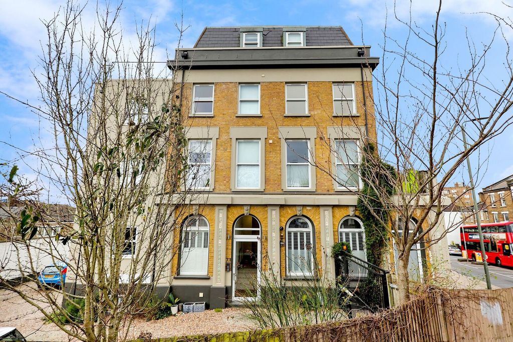 Property photo 1 of 8