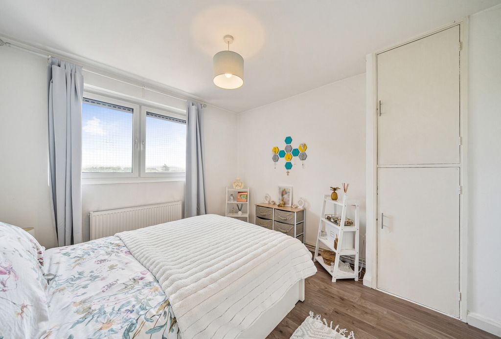 Property photo 1 of 13 1326724-2-6874Eff...