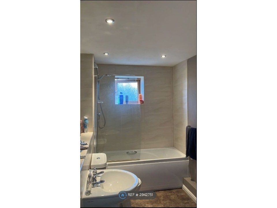 Property photo 2 of 4 Bathroom