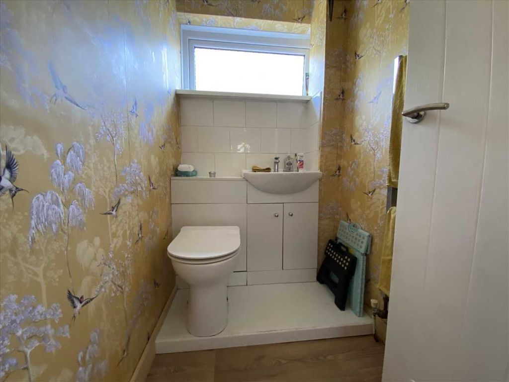 Property photo 2 of 16 Cloakroom: