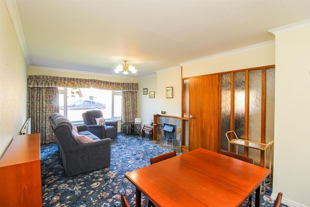 Property photo 2 of 10 Lounge/Diner