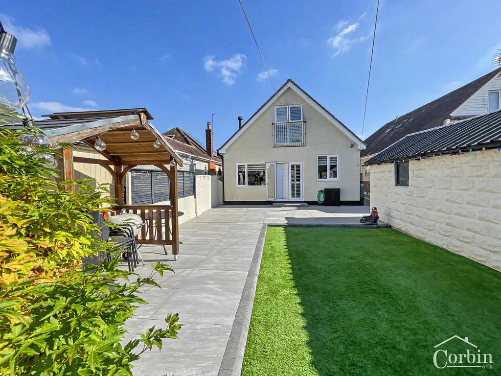Property photo 2 of 18