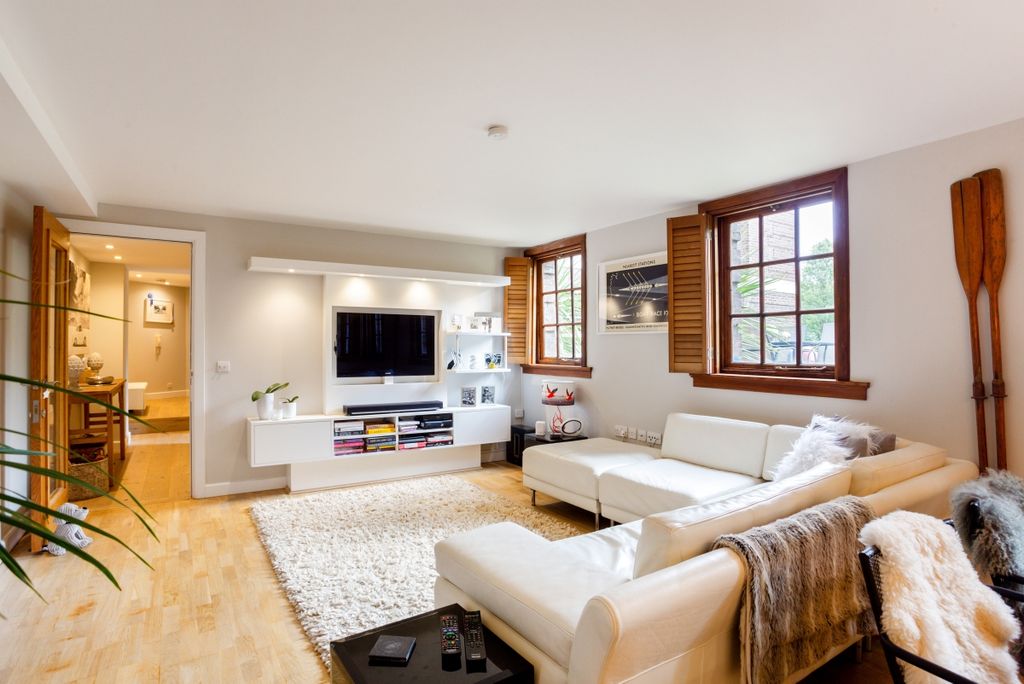 Property photo 2 of 17 Gilbert Scott