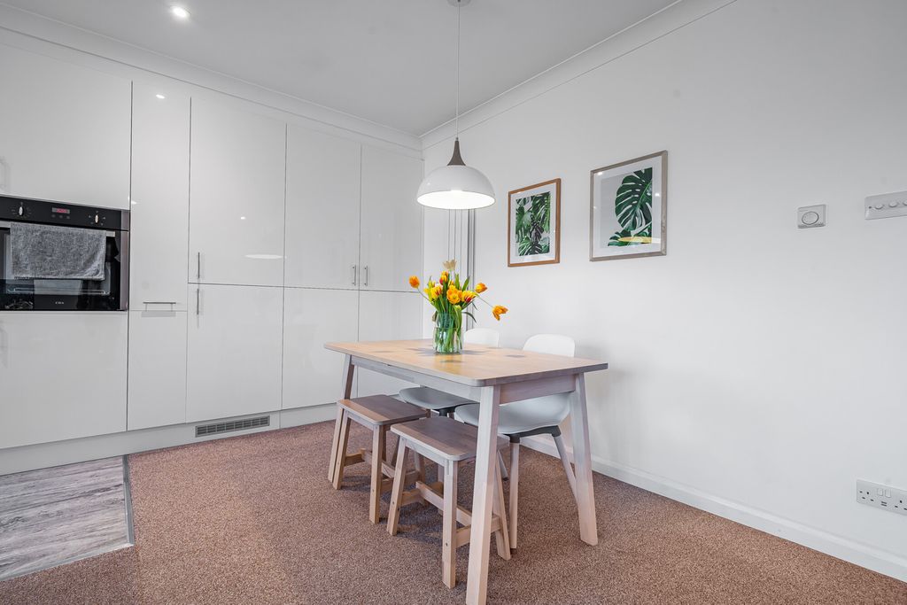 Property photo 3 of 11 Dining Area