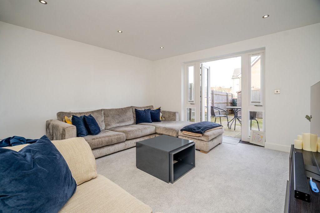 Property photo 2 of 20