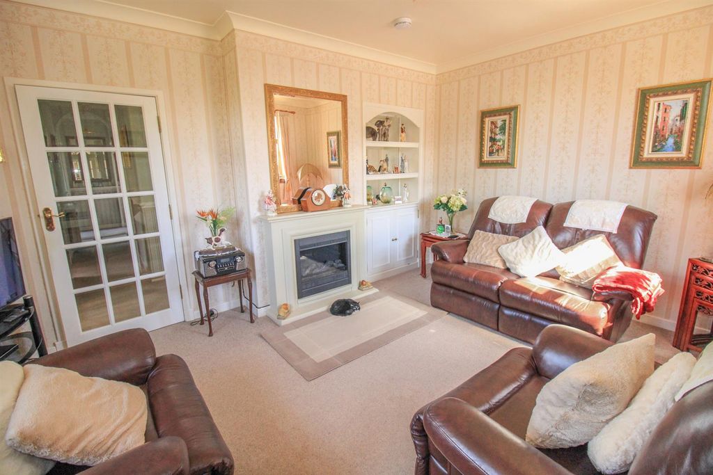 Property photo 3 of 16 Lounge (2).Jpg