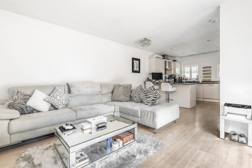 Property photo 2 of 9 2