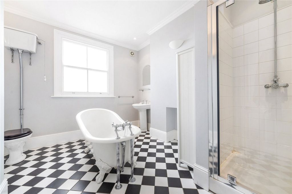 Property photo 3 of 21 Bathroom