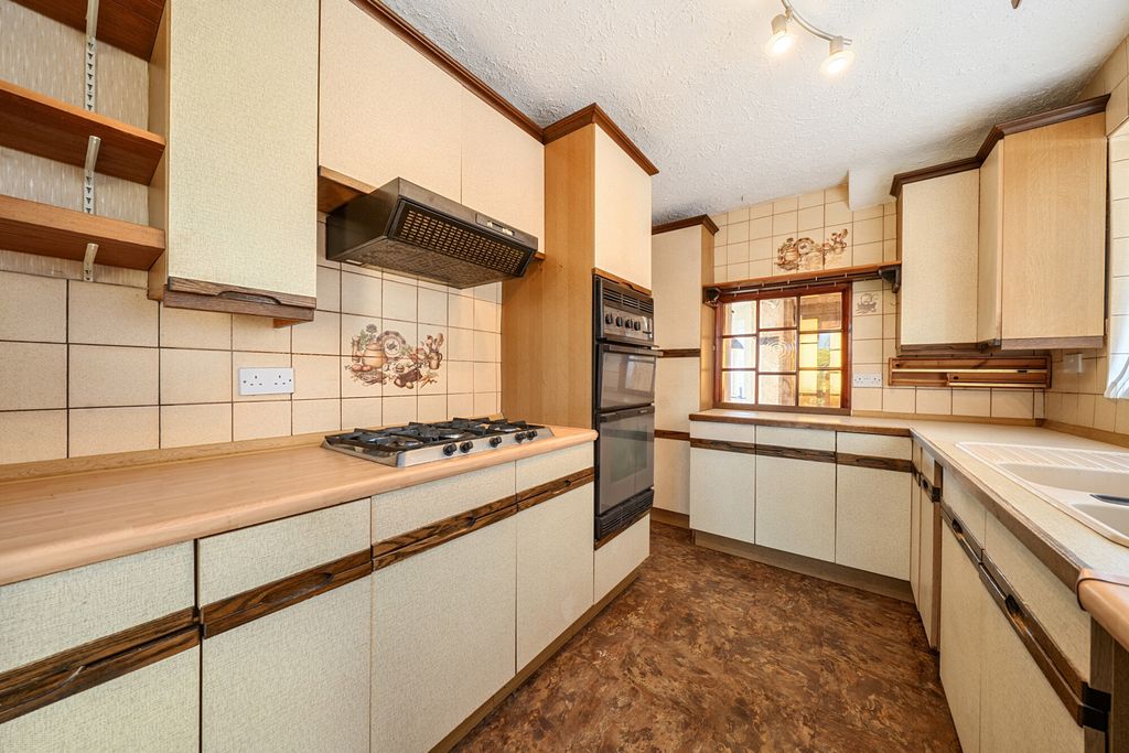 Property photo 2 of 22 1466550-9-6A15Cb5...