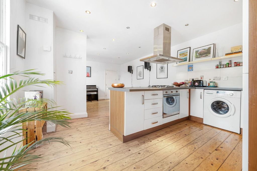Property photo 3 of 12 Kitchen.Jpg
