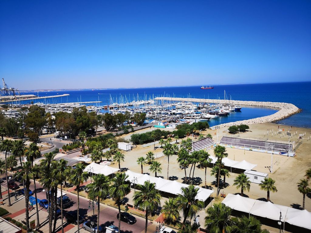 Property photo 2 of 23