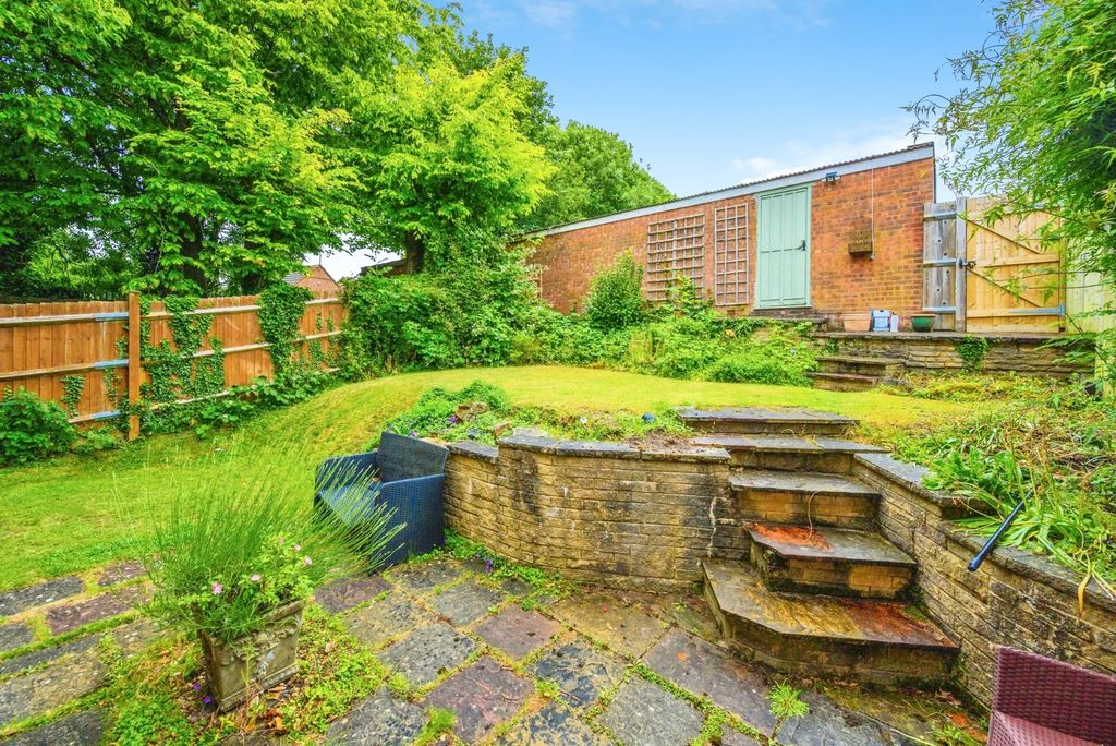 Property photo 2 of 13 Garden