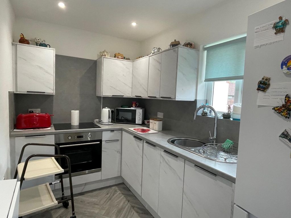 Property photo 2 of 11 Kitchen