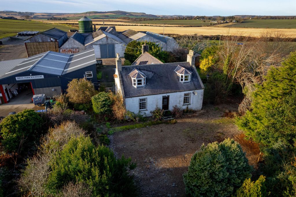 Property photo 2 of 18 Bogside Farmhouse