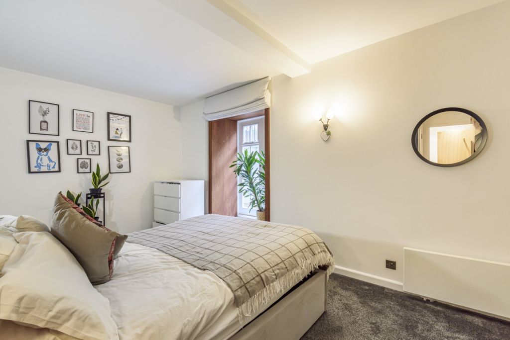 Property photo 3 of 9 5