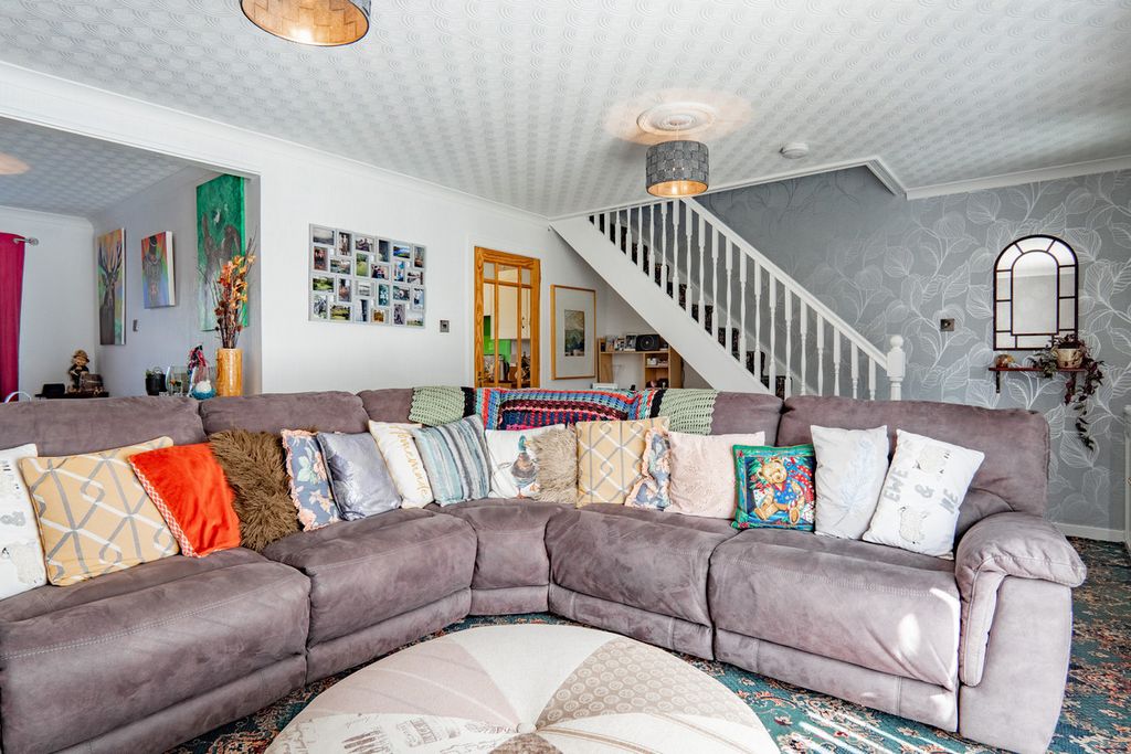 Property photo 2 of 33