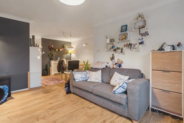 Property photo 3 of 10 320911