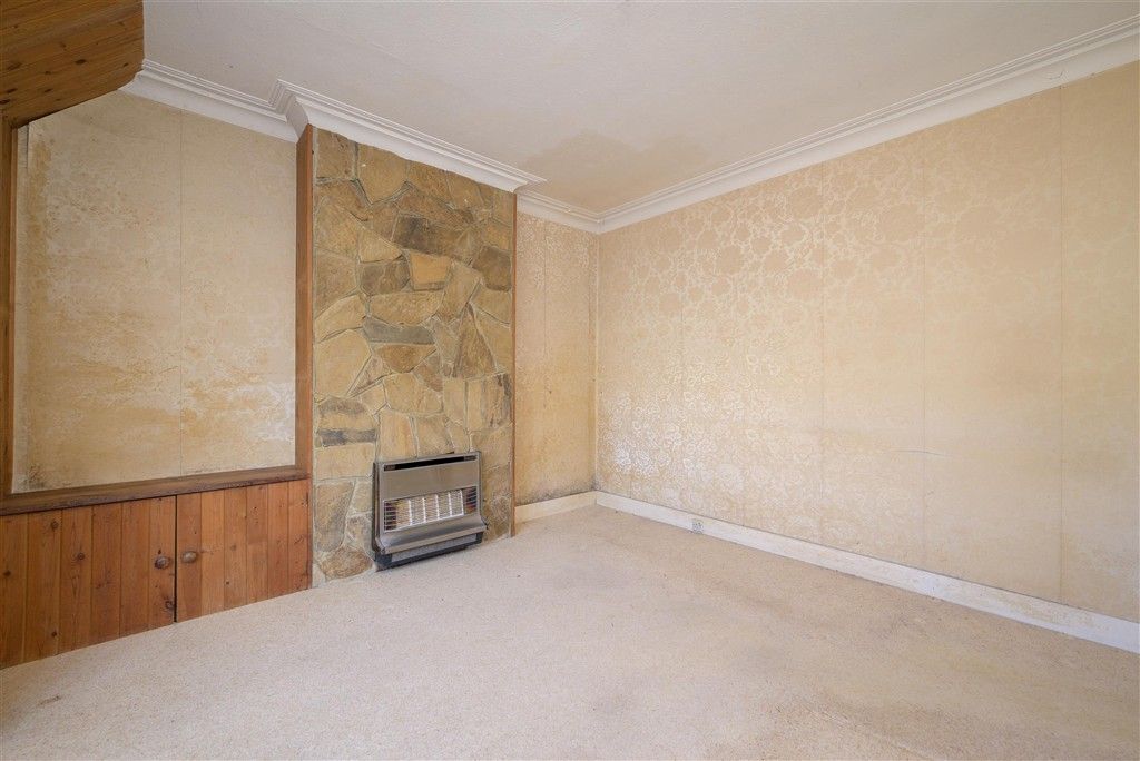 Property photo 3 of 14 Lounge