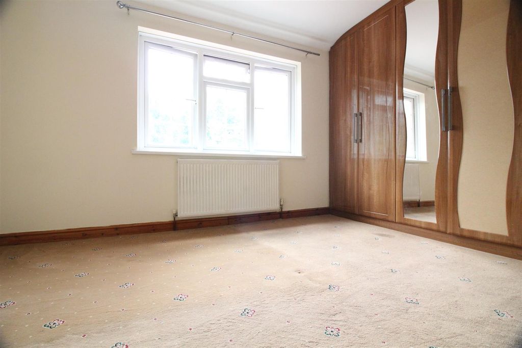 Property photo 1 of 12 Bedroom