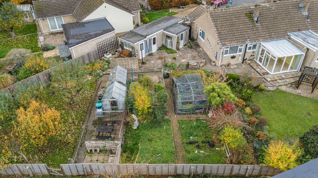 Property photo 2 of 18 Picture No. 27