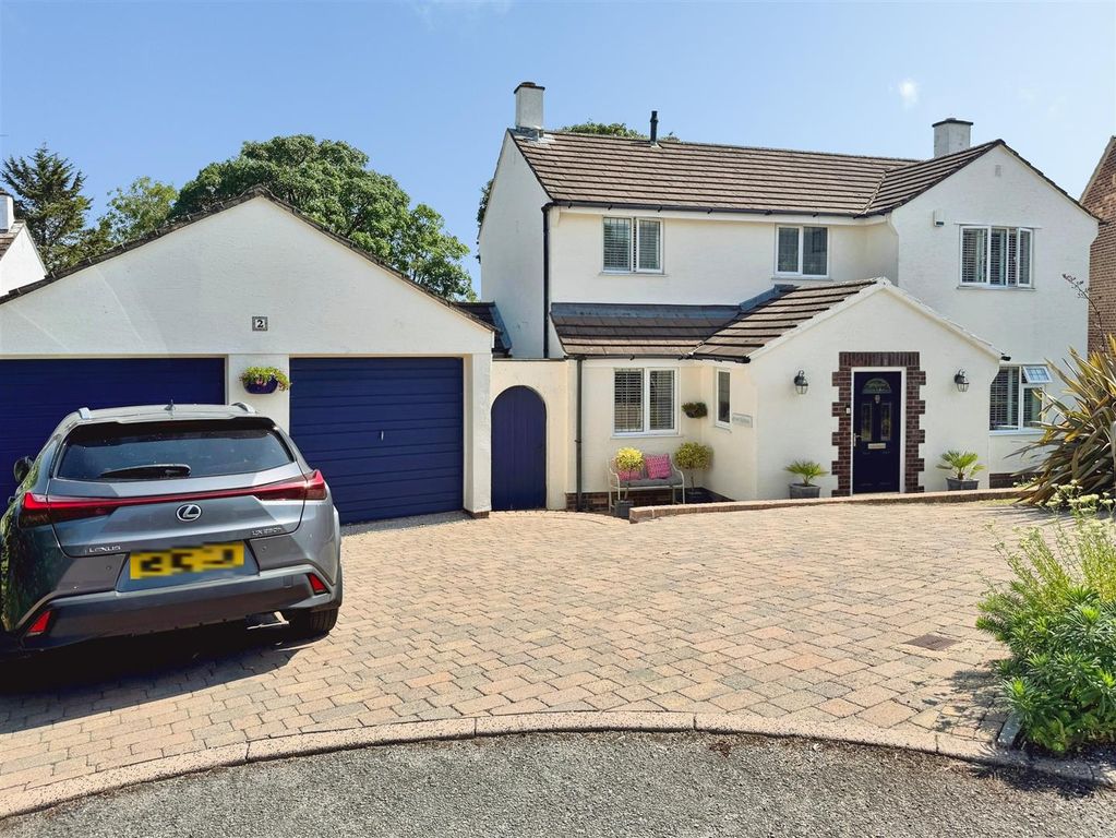 Property photo 1 of 25 Newton Manor