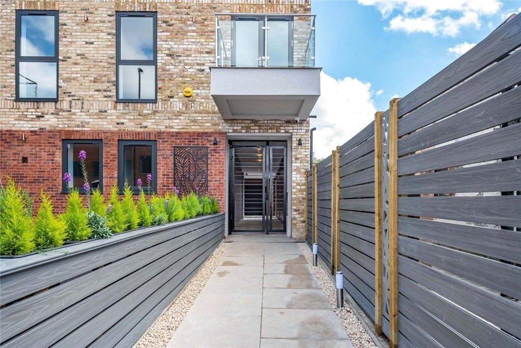 Property photo 2 of 10 External