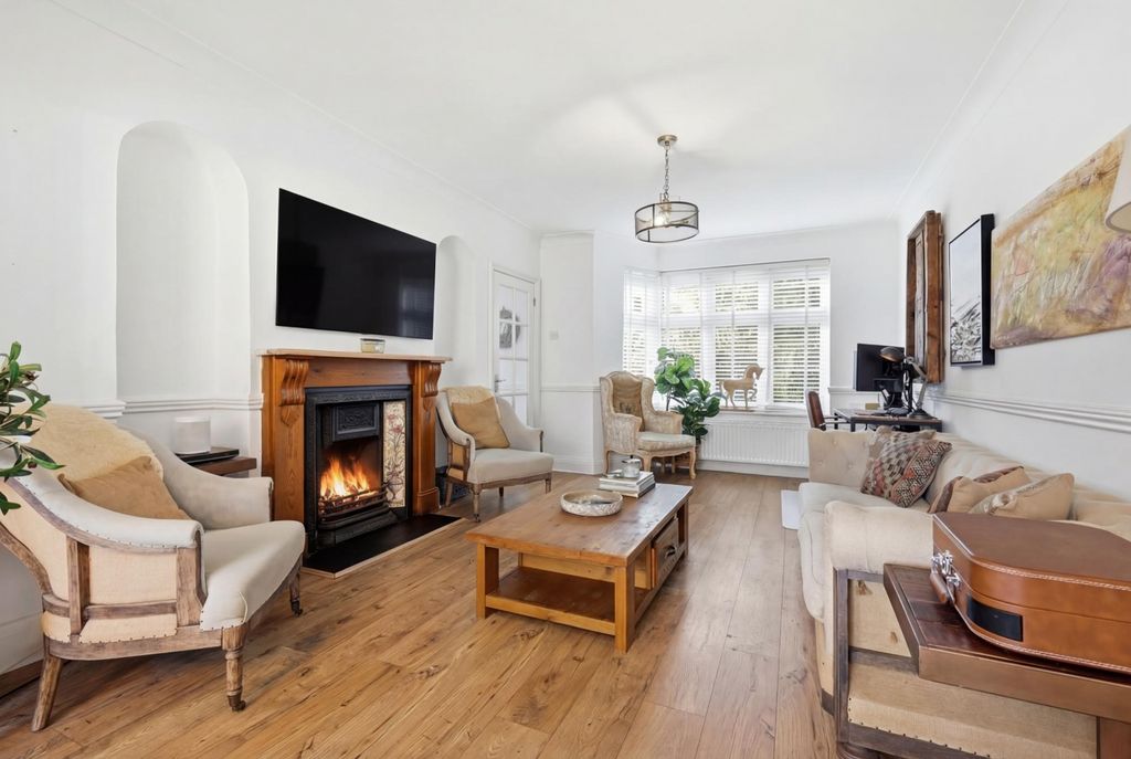 Property photo 1 of 21 3 Bed Semi-Detached House