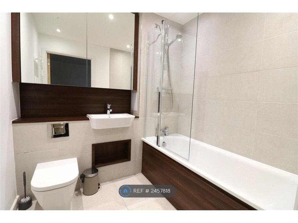 Property photo 3 of 10 Family Bathroom