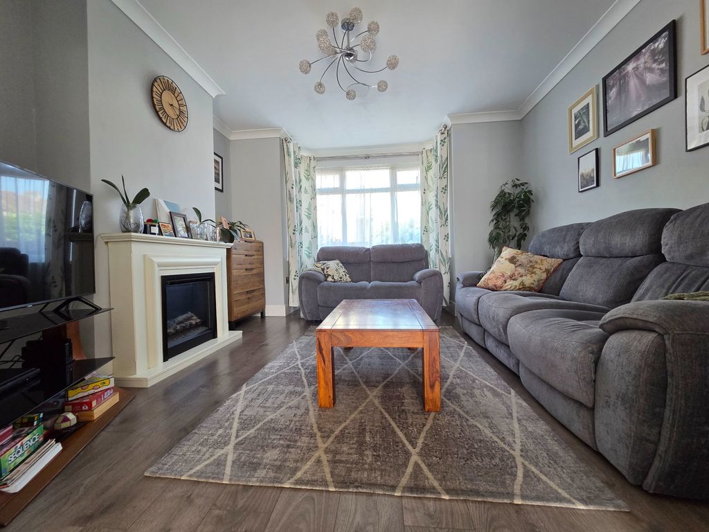 Property photo 2 of 14