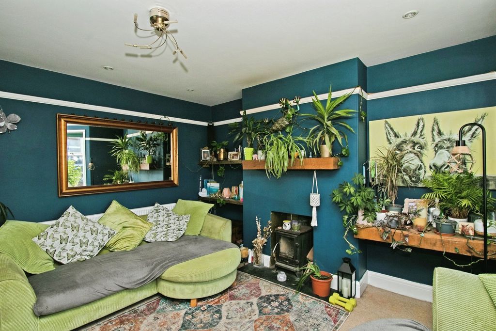 Property photo 3 of 35 Lounge