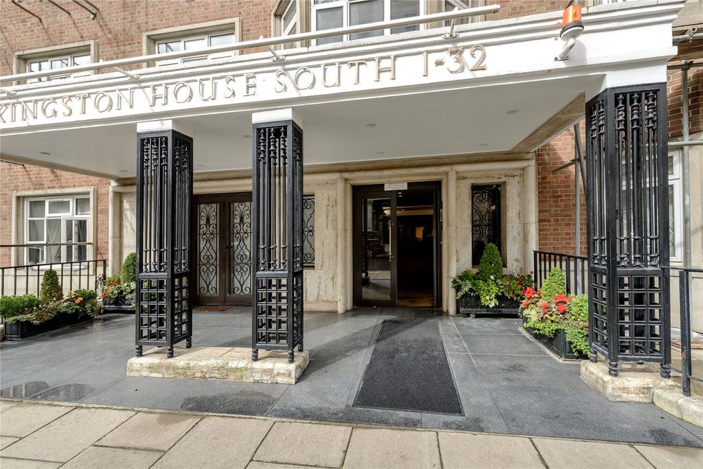 Property photo 1 of 12 Entrance