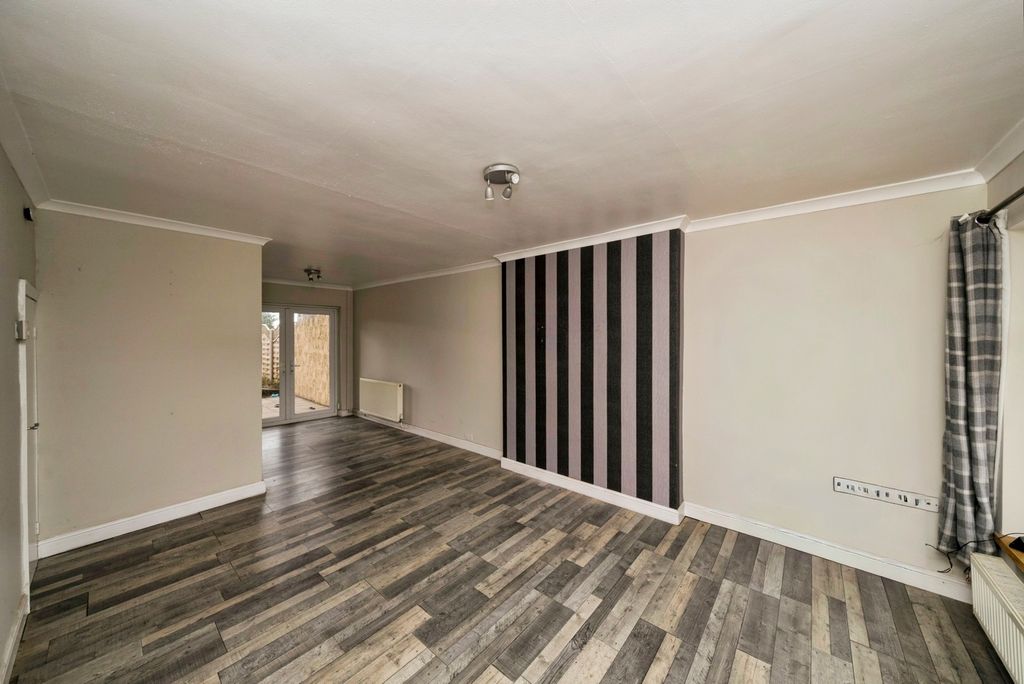 Property photo 3 of 16 Pbox-Img.Jpg