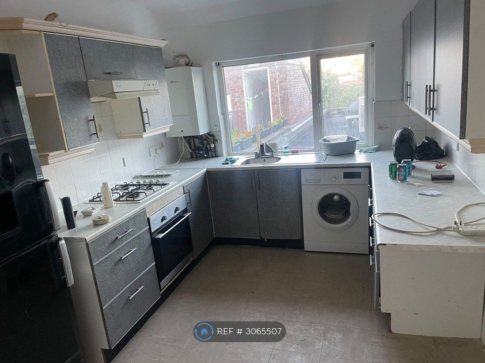 Property photo 2 of 5 Kitchen