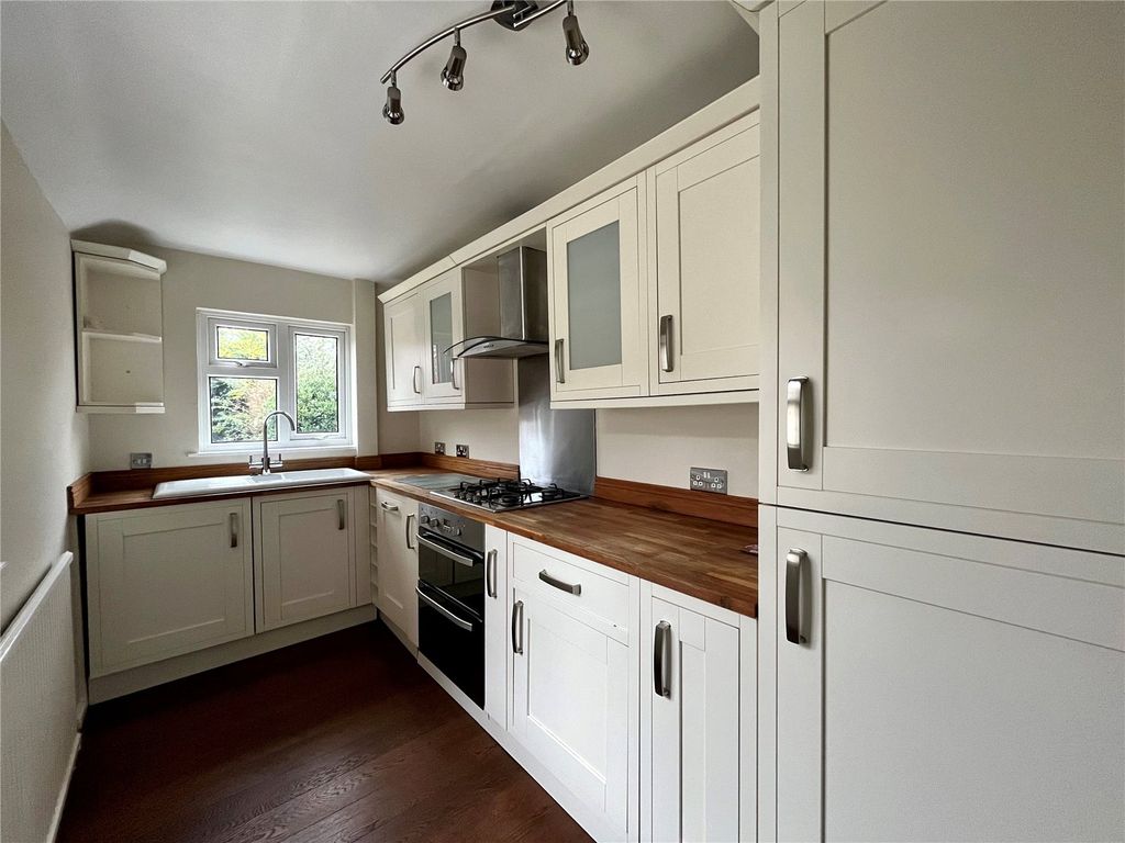 Property photo 2 of 8 Picture No. 14