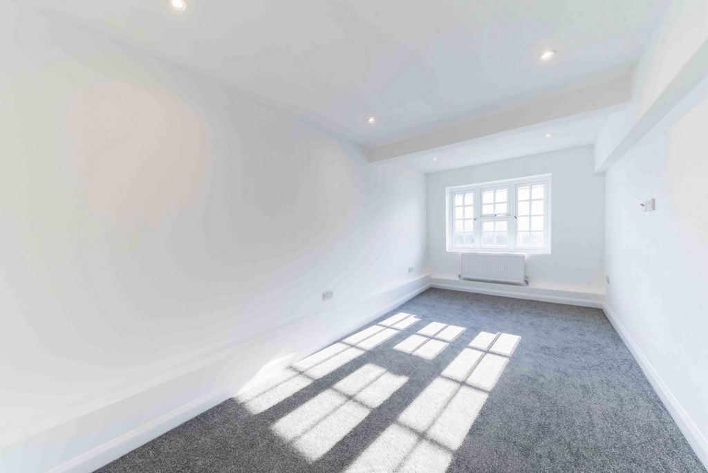 Property photo 3 of 5 Photo 1