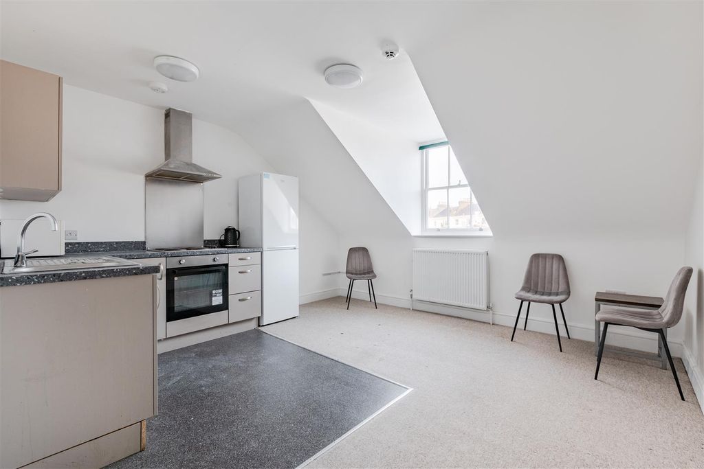 Additional image 23 of 14 bed terraced house to rentFirst Avenue, Hove BN3